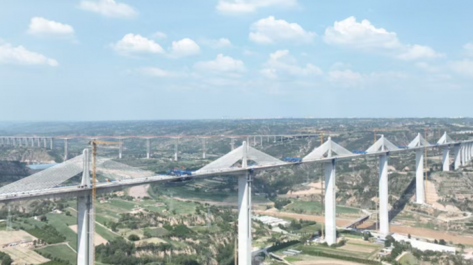 甘肅工程咨詢集團(tuán)監(jiān)理項(xiàng)目取得重大突破：國內(nèi)黃土地區(qū)跨度最大 甘肅馬蓮河特大橋邊跨順利合龍