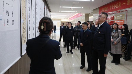 國(guó)家能源局甘肅監(jiān)管辦公室機(jī)關(guān)黨委等參觀(guān)甘肅工程咨詢(xún)集團(tuán)廉潔文化作品展