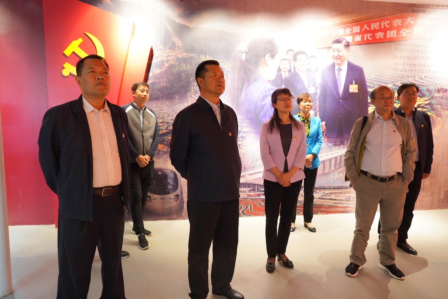 集團(tuán)公司開展“不忘初心、牢記使命”主題黨日活動(dòng) <br/> — 參觀主題教育檔案文獻(xiàn)展