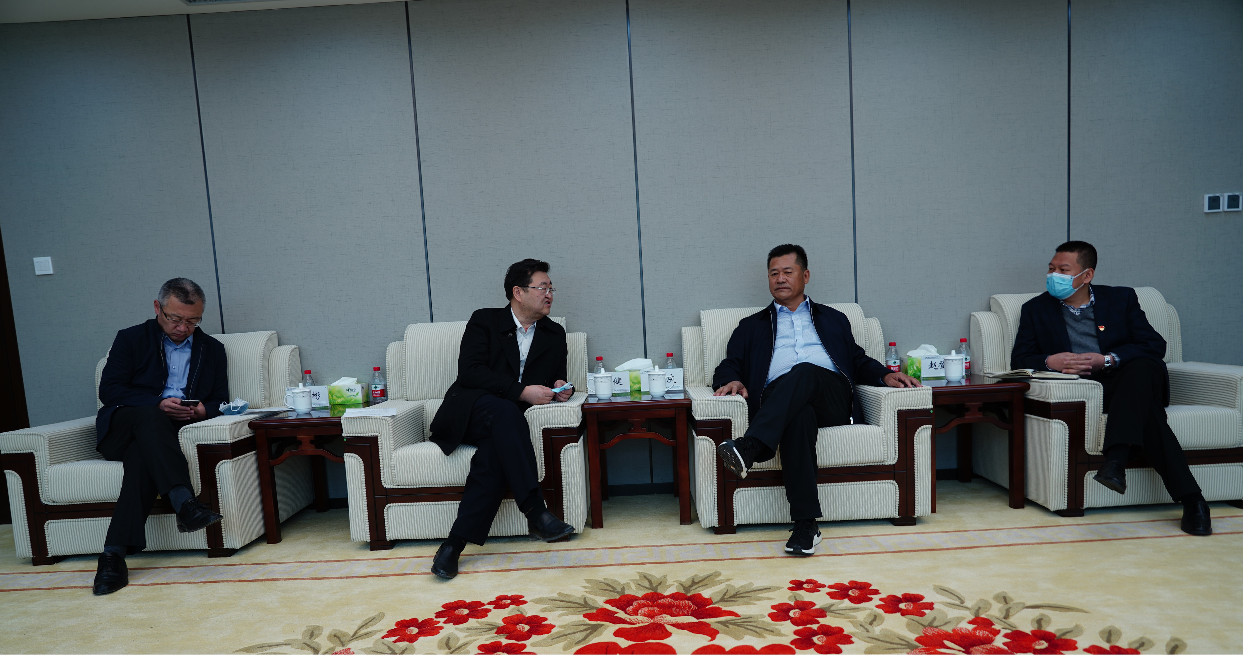 宋忠慶會(huì)見浙商銀行蘭州分行黨委書記、行長(zhǎng)申健一行